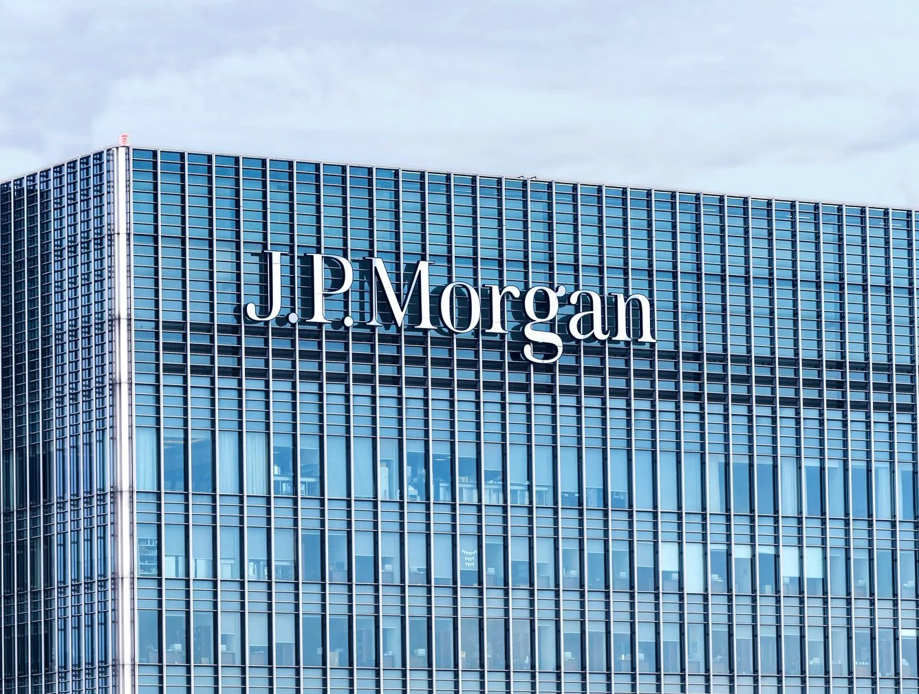 ВТБ и JPMorgan Chase подали друг к другу иски в России и США