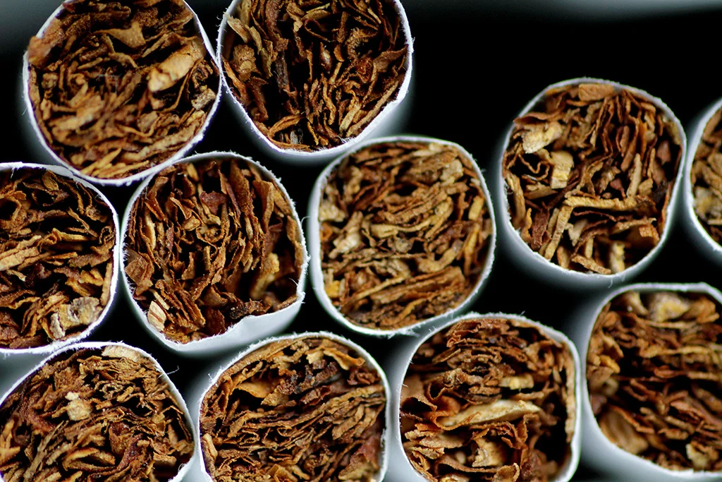 Продажи сигарет сократились с 1,5 тыс. до 1 тыс. штук на душу населения в год