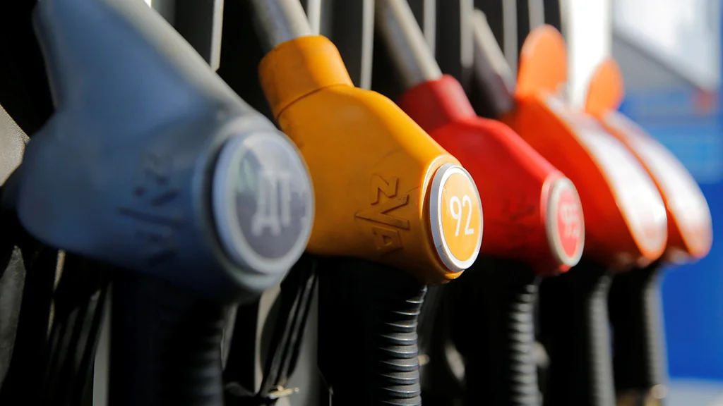 Дойдёт до заправок. Эксперты допустили снижение цен на бензин на АЗС в РФ